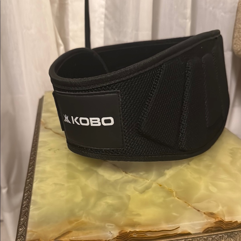 Black Weightlifting Belt with Reinforced Stitching